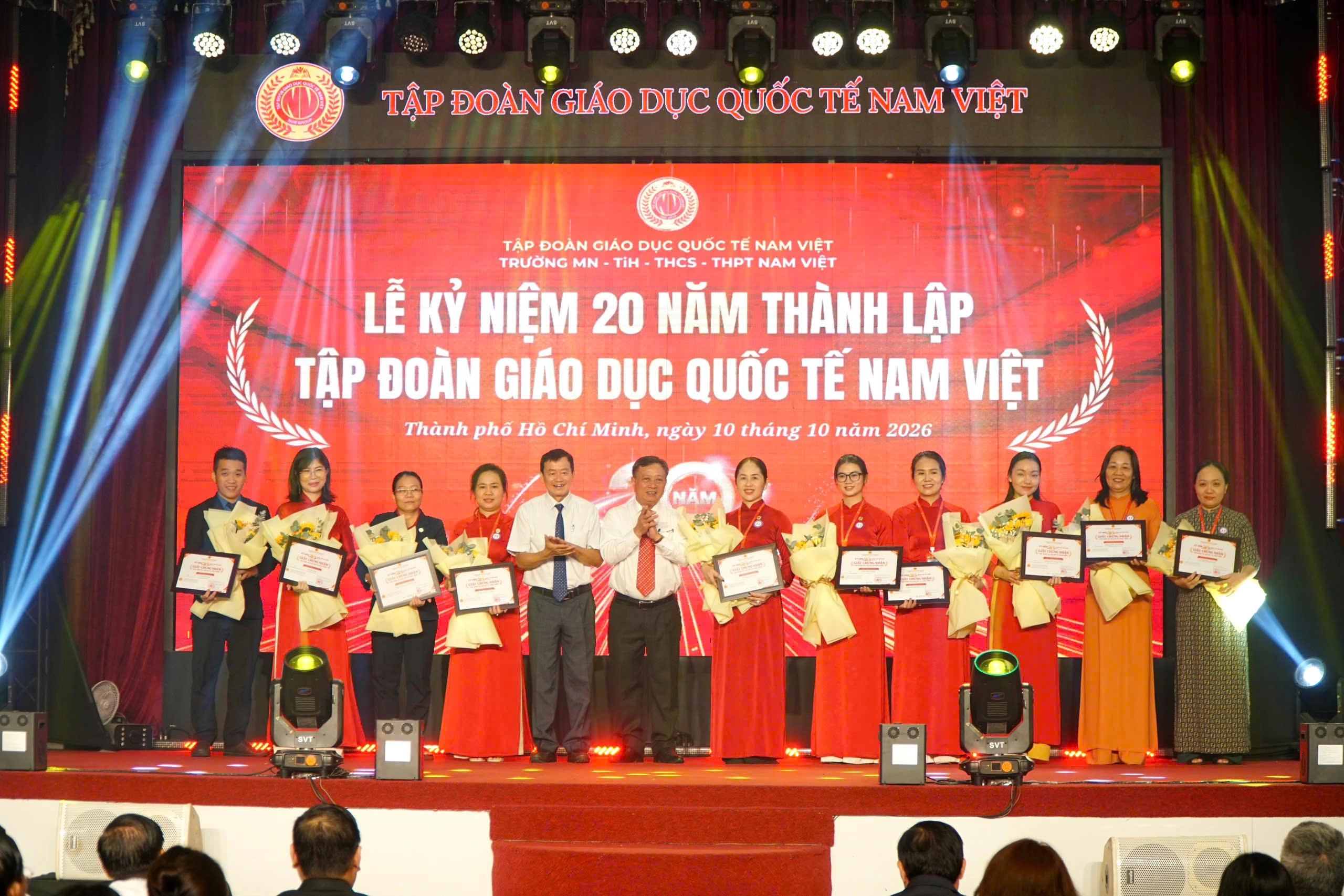 Khen thưởng cho nhiều tập thể, cá nhân có thành tích xuất sắc trong hành trình xây dựng và phát triển Tập đoàn 02d8bf979e941eca4785