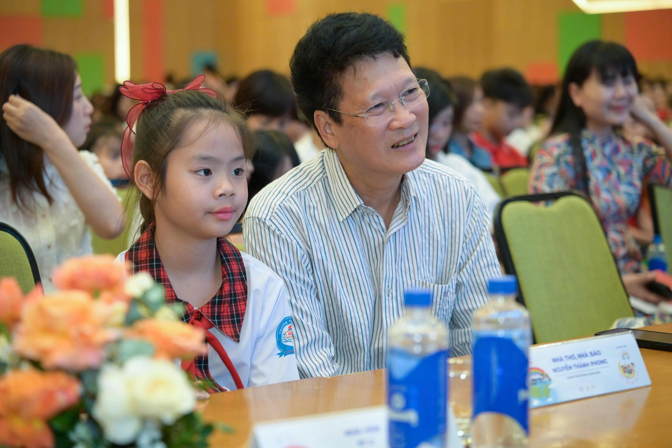 Nhà thơ, nhà báo Nguyễn Thành Phong. 1786000497191_27959769727