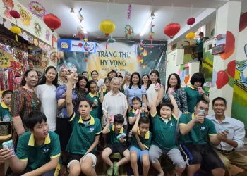 Những “vầng trăng khuyết” tại Trung tâm Hy vọng đón Trung thu trong yêu thương