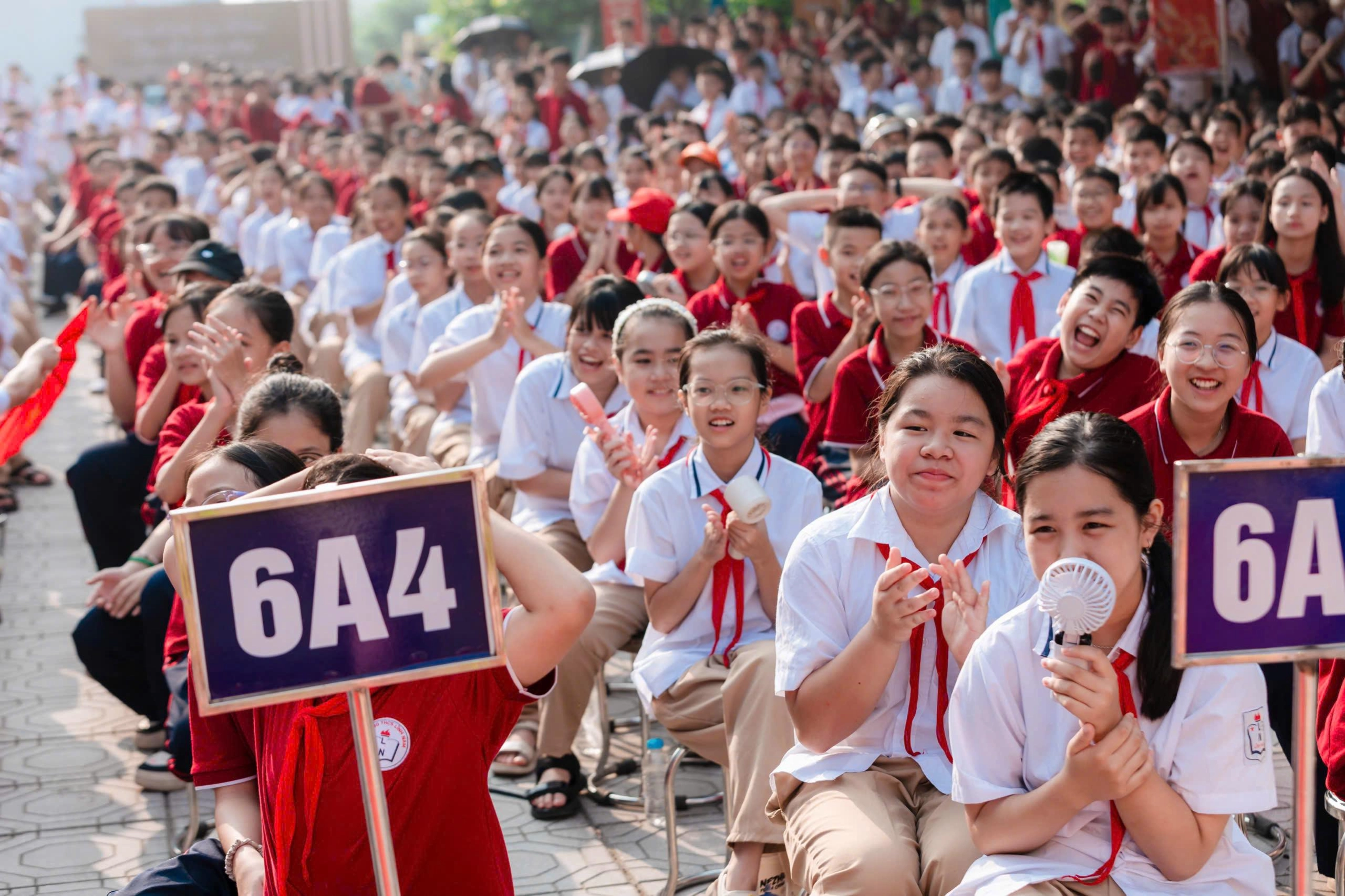 Mỗi bài viết của học sinh Nam Dư có thể khác nhau về cách thể hiện, nhưng cùng gặp nhau ở một điểm: tình yêu dành cho mái trường. 1791104900495_81451032595