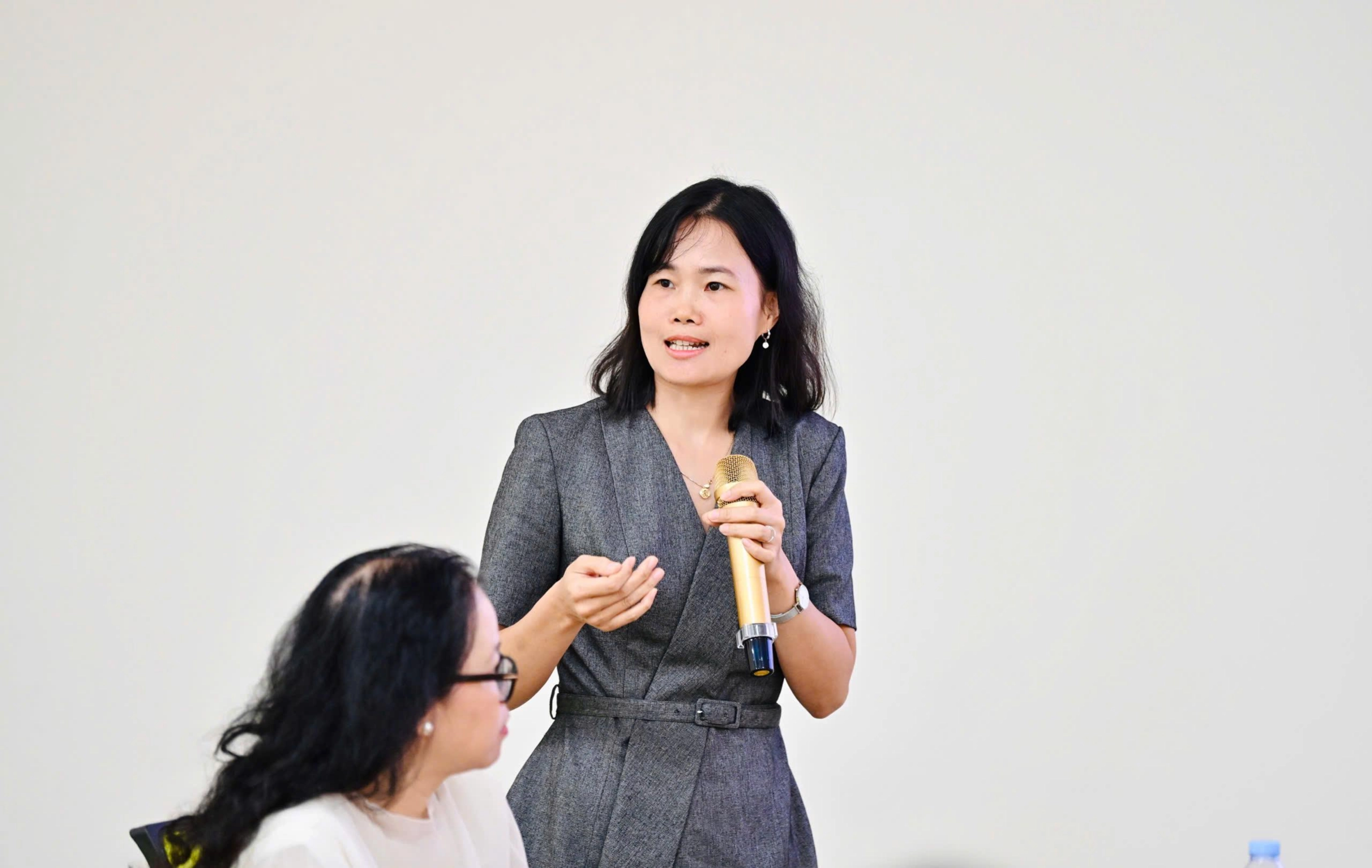 Thạc sĩ Hà Thị Phương, Quản lý dinh dưỡng, Viện Dinh dưỡng TH trình bày tại tọa đàm. 1791677726222_8096779453412108629_g4095988850168835039_93c9ed8531a2845a0b68dce416eae847