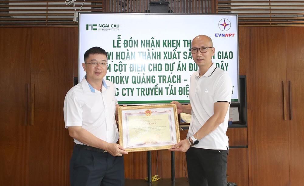 Khen thưởng đơn vị đầu tiên hoàn thành sản xuất cột thép Dự án đường dây 500kV mạch 3