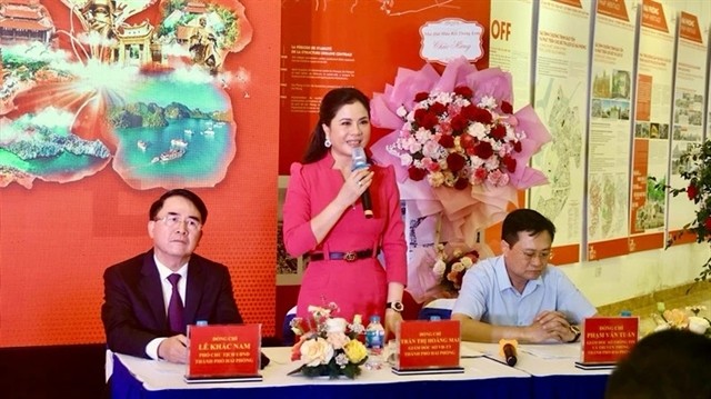 Deputy Chairman of Hải Phòng City People's Committee Lê Khắc Nam (left), director of Hải Phòng City’s Department of Culture and Sports Trần Thị Hoàng Mai, and director of Hải Phòng City’s Department of Information and Communications Phạm Văn Tuấn, seen at a press conference in Hà Nội about the 11th Red Flamboyant Festival. — VNS Photo Thúy Hằng