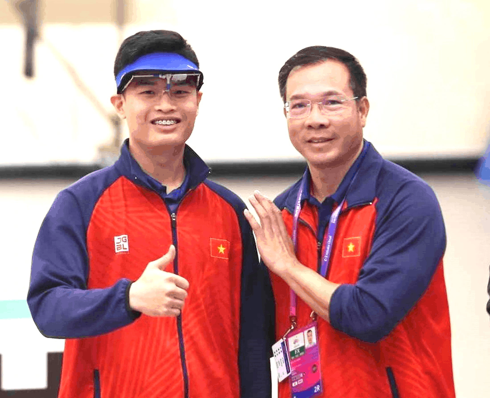 HLV Hoàng Xuân Vinh và nhà vô địch ASIAD 19 Phạm Quang Huy