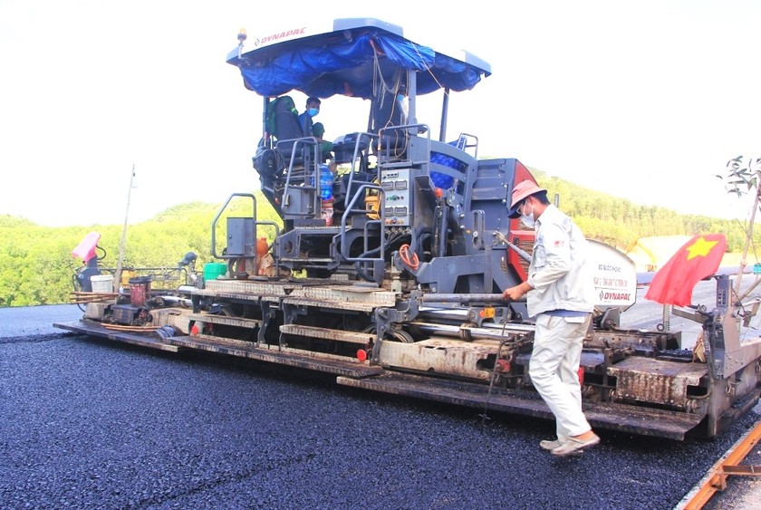 Nhà thầu Trường Sơn thi công cao tốc Bắc - Nam đoạn qua Quảng Bình.