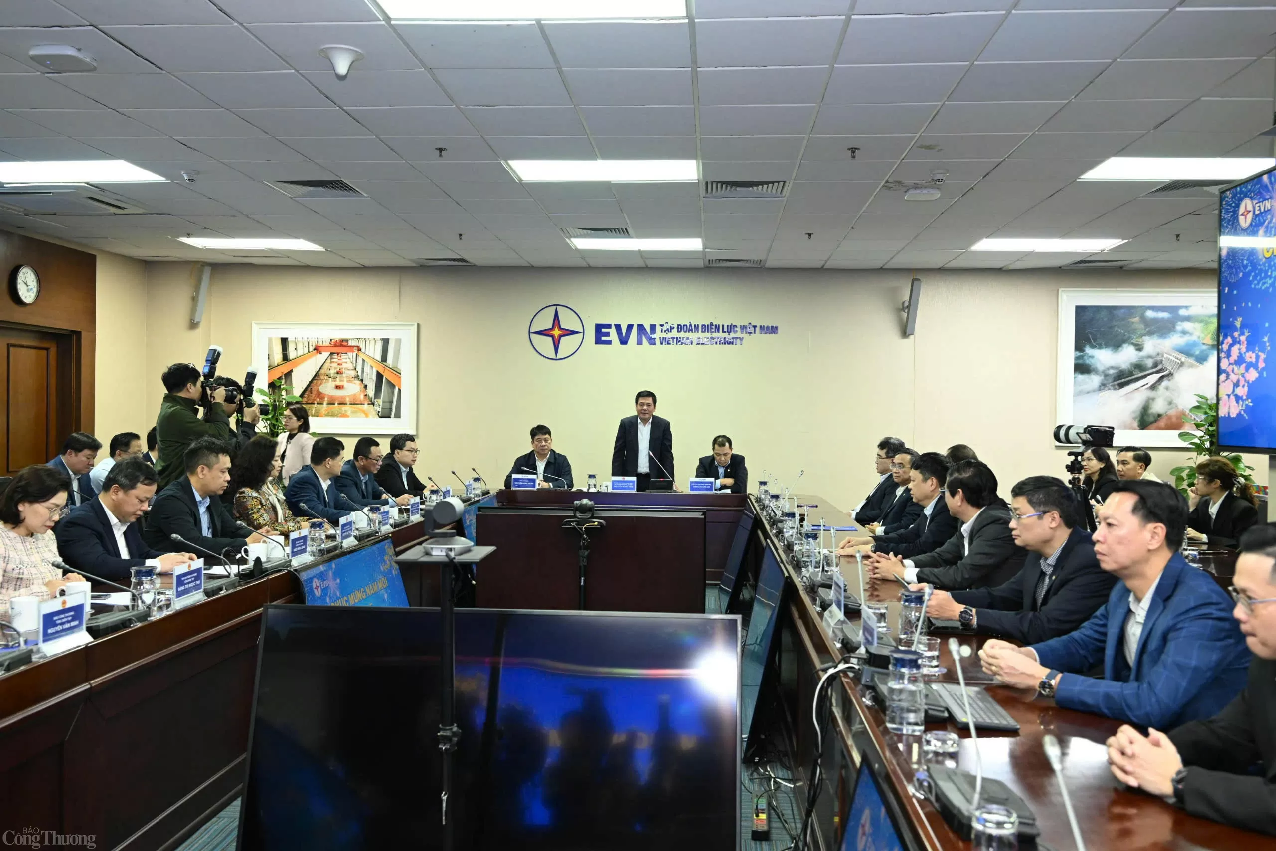 Chùm ảnh: Bộ trưởng Nguyễn Hồng Diên thăm, kiểm tra công tác