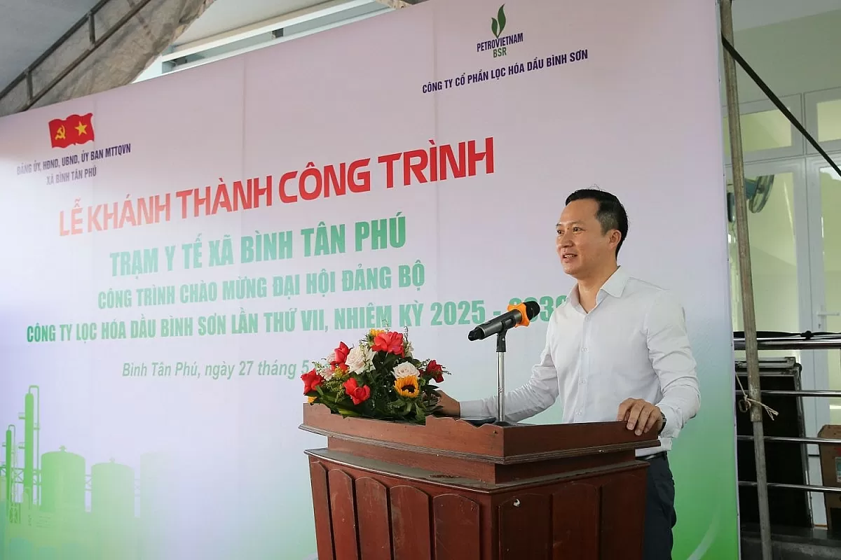 Ông Phạm Minh Nghĩa - Phó Tổng Giám đốc BSR cho biết, công ty luôn đóng góp tích cực cho sự phát triển của quê hương Quảng Ngãi, nhất là huyện Bình Sơn, nơi đặt Nhà máy Lọc dầu Dung Quất (Ảnh BSR) Ông Phạm Minh Nghĩa - Phó Tổng Giám đốc BSR cho biết, công ty luôn đóng góp tích cực cho sự phát triển của quê hương Quảng Ngãi, nhất là huyện Bình Sơn, nơi đặt Nhà máy Lọc dầu Dung Quất (Ảnh BSR)