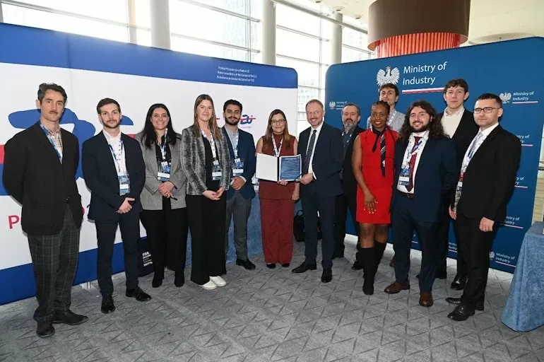 Chuyên gia trẻ châu Âu ủng hộ phát triển điện hạt nhân