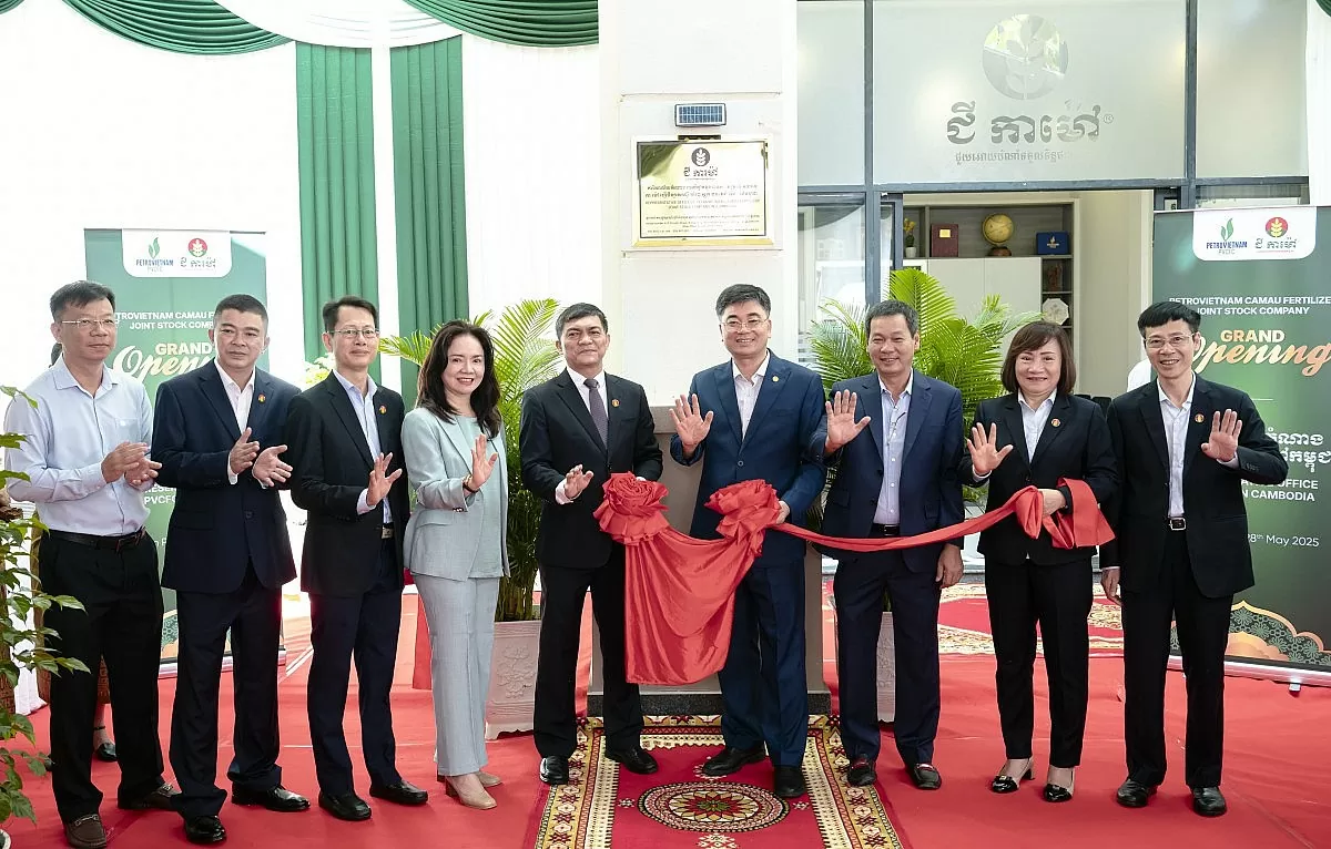 Ban lãnh đạo PVCFC thực hiện nghi thức khai trương văn phòng đại diện tại Campuchia (Ảnh PVCFC) Ban lãnh đạo PVCFC thực hiện nghi thức khai trương văn phòng đại diện tại Campuchia (Ảnh PVCFC)