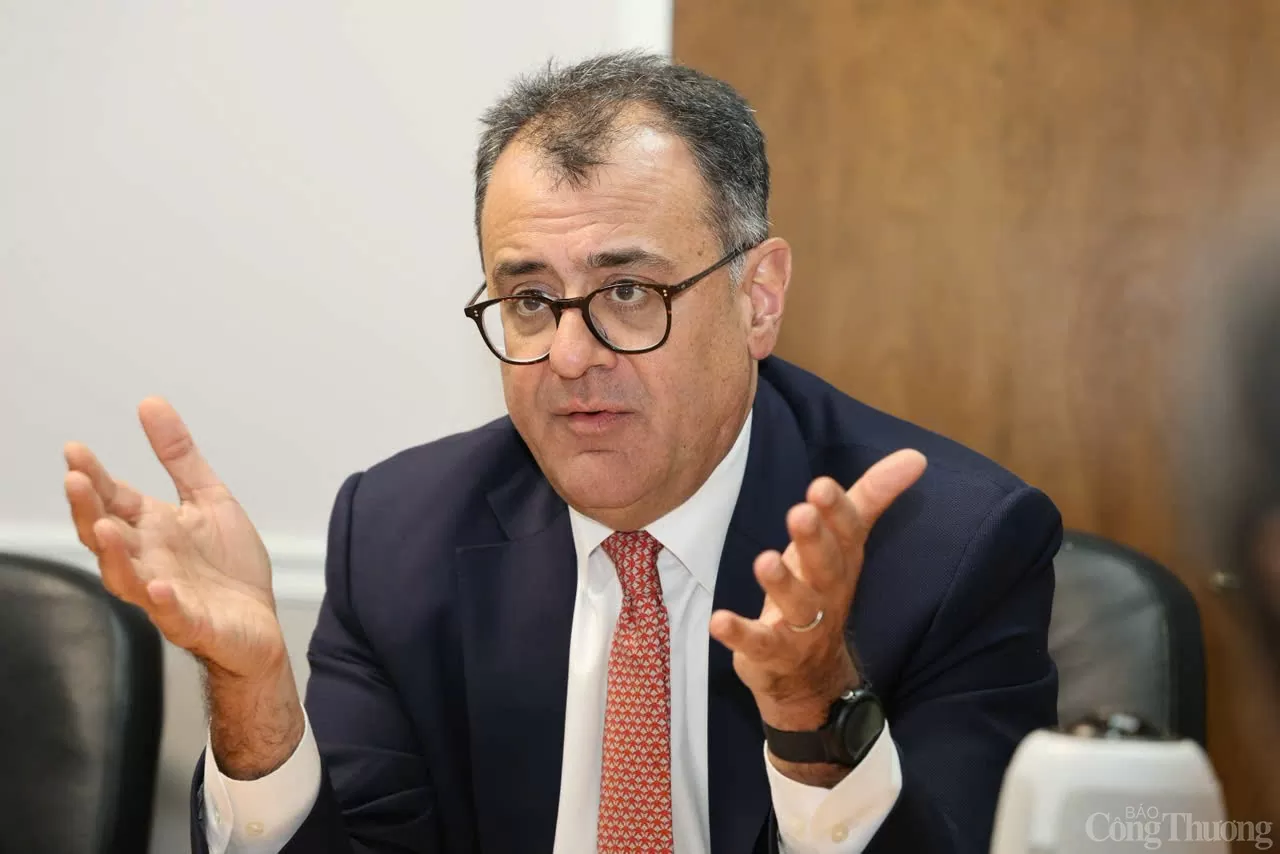 Bộ trưởng Nguyễn Hồng Diên làm việc với lãnh đạo Tập đoànGoogle Bộ trưởng Nguyễn Hồng Diên làm việc với lãnh đạo Tập đoàn Google