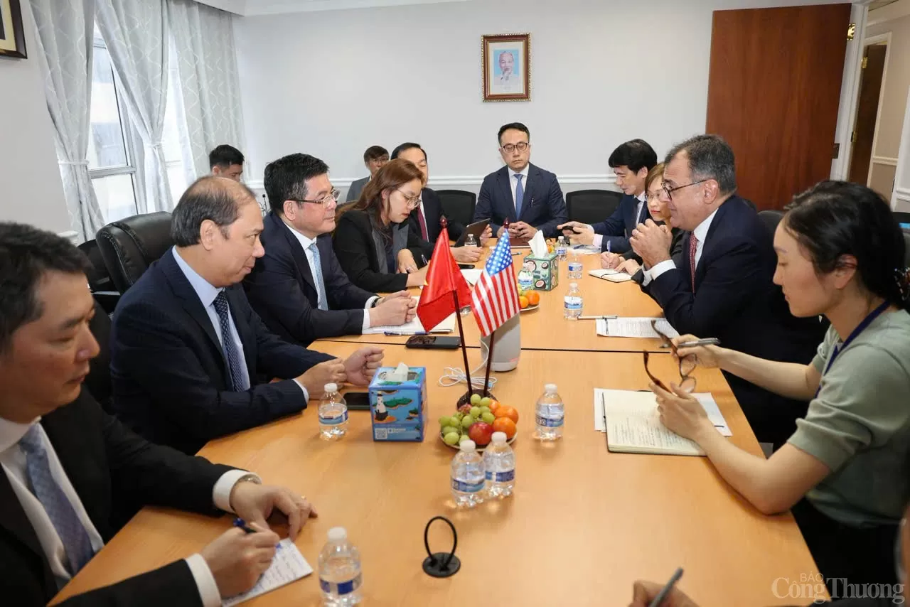 Bộ trưởng Nguyễn Hồng Diên làm việc với lãnh đạo Tập đoànGoogle Bộ trưởng Nguyễn Hồng Diên làm việc với lãnh đạo Tập đoàn Google