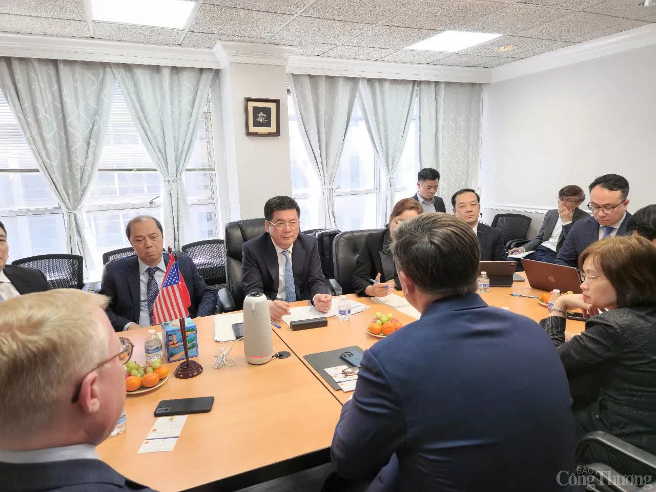 Bộ trưởng Nguyễn Hồng Diên làm việc với Space X về hàngkhông Bộ trưởng Nguyễn Hồng Diên làm việc với Space X về hợp tác hàng không