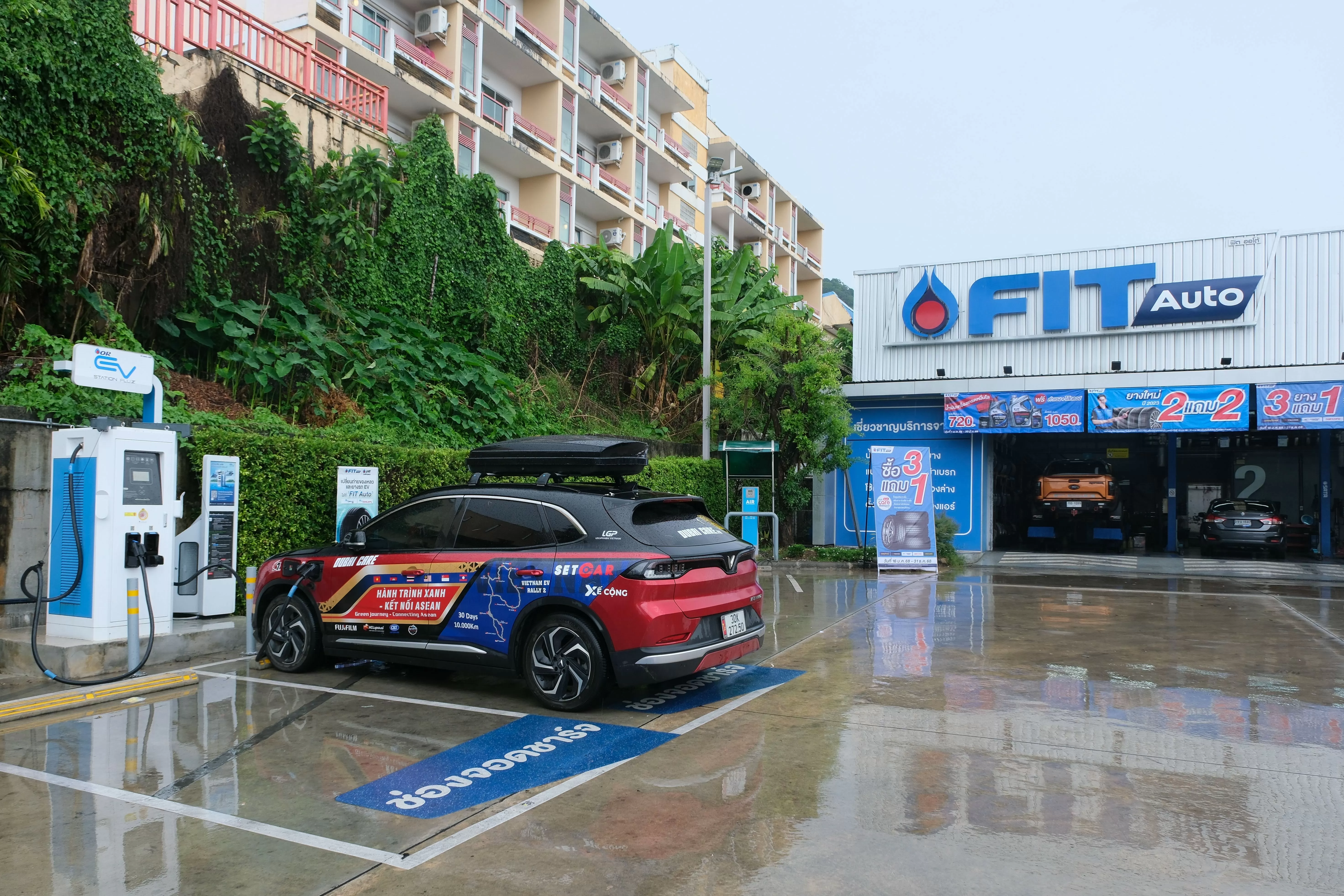 Hệ thống cây xăng PTT của Thái Lan được bao gồm nhiều dịch vụ, bao gồm bảo dưỡng ô tô. Ảnh: NVCC