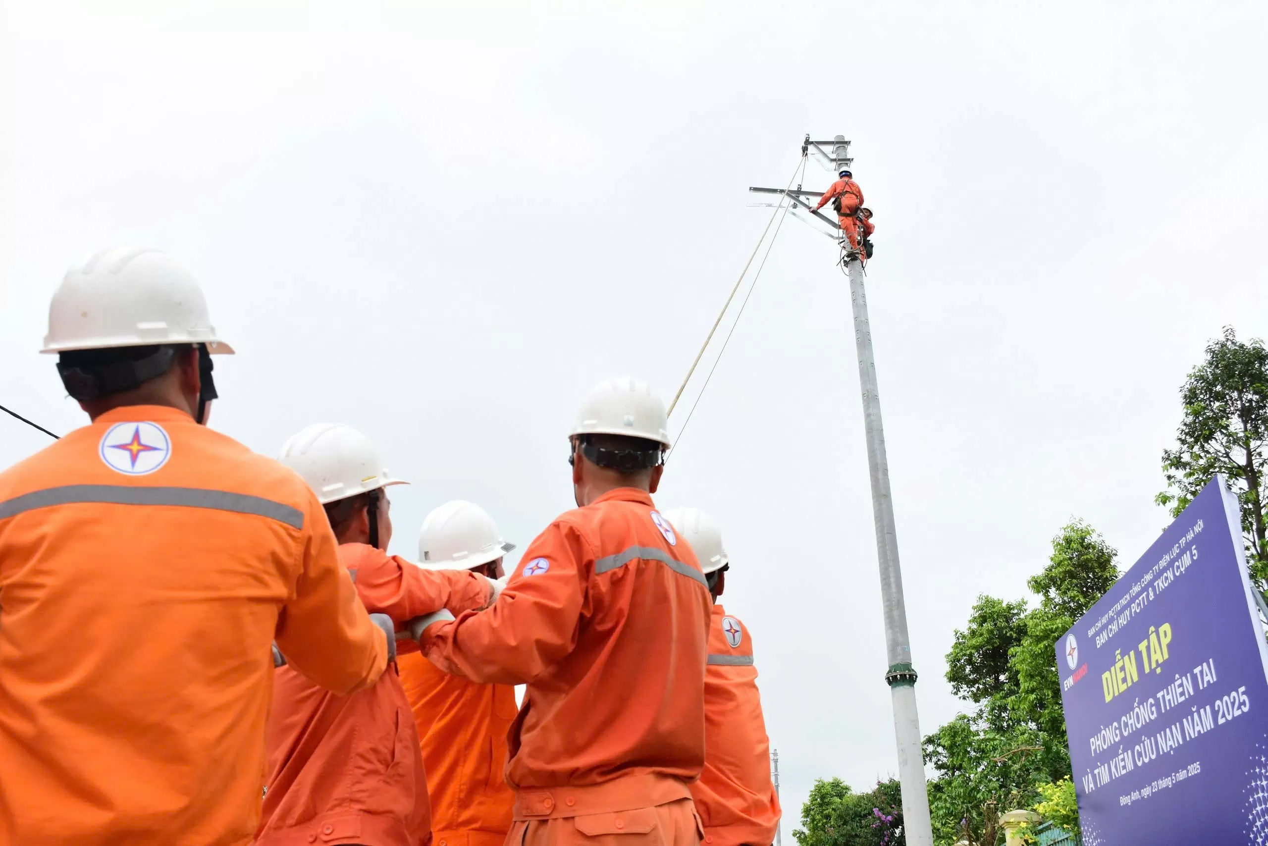 EVNHANOI triển khai toàn diện công tác phòng chống thiên tai EVNHANOI triển khai toàn diện công tác phòng chống thiên tai