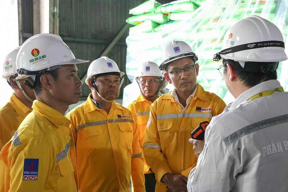 Đoàn đã ghé thăm Nhà máy Đạm Cà Mau và có những trải nghiệm thực tế tại đây. (Ảnh PVCFC) Đoàn đã ghé thăm Nhà máy Đạm Cà Mau và có những trải nghiệm thực tế tại đây. (Ảnh PVCFC)