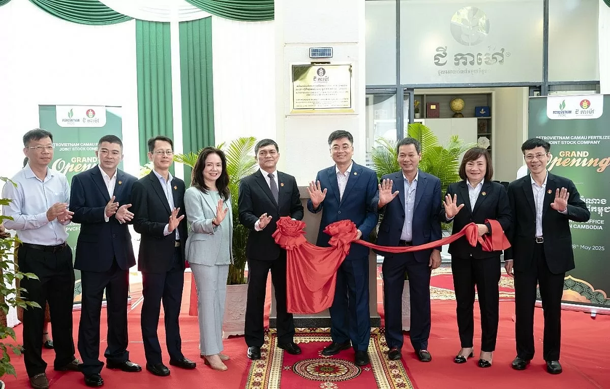 Ban lãnh đạo PVCFC thực hiện nghi thức khai trương văn phòng đại diện tại Campuchia. (Ảnh PVCFC) Ban lãnh đạo PVCFC thực hiện nghi thức khai trương văn phòng đại diện tại Campuchia. (Ảnh PVCFC)