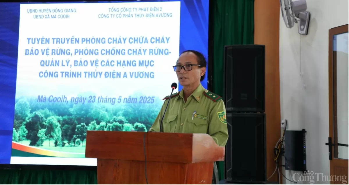 Ông Nguyễn Văn Thành – Cán bộ Hạt Kiểm lâm huyện Đông Giang báo cáo tuyền truyền PCCR