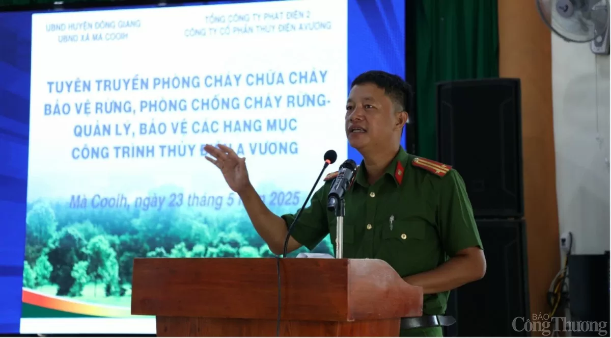 Đồng chí Trần Quang Tuyến – Trưởng Công an xã Mà Cooih báo cáo tuyên truyền PCCC