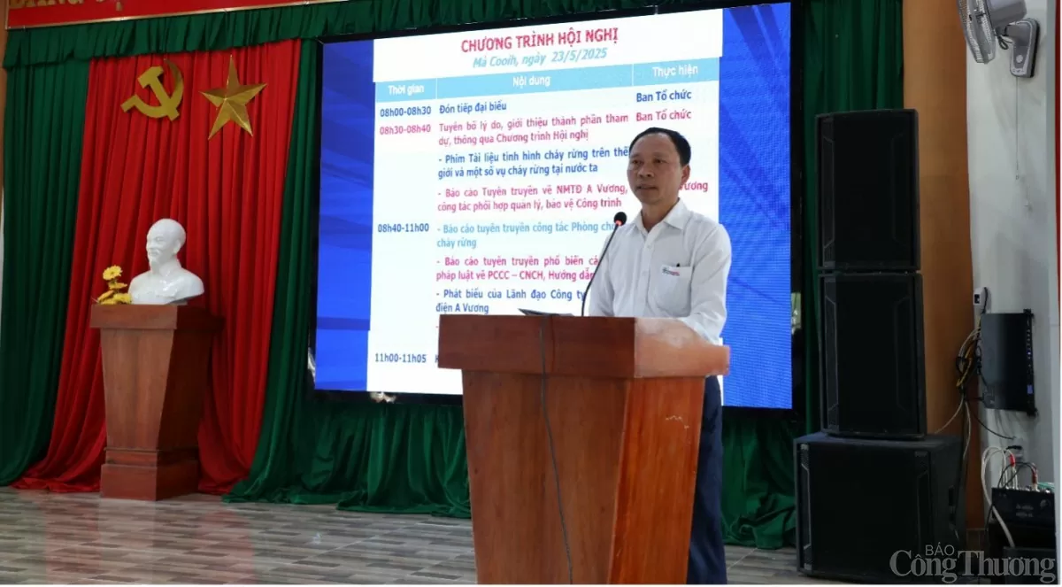 Cán bộ Công ty CP Thủy điện A Vương báo cáo tuyên truyền về ý nghĩa, lợi ích của Nhà máy Thủy điện A Vương