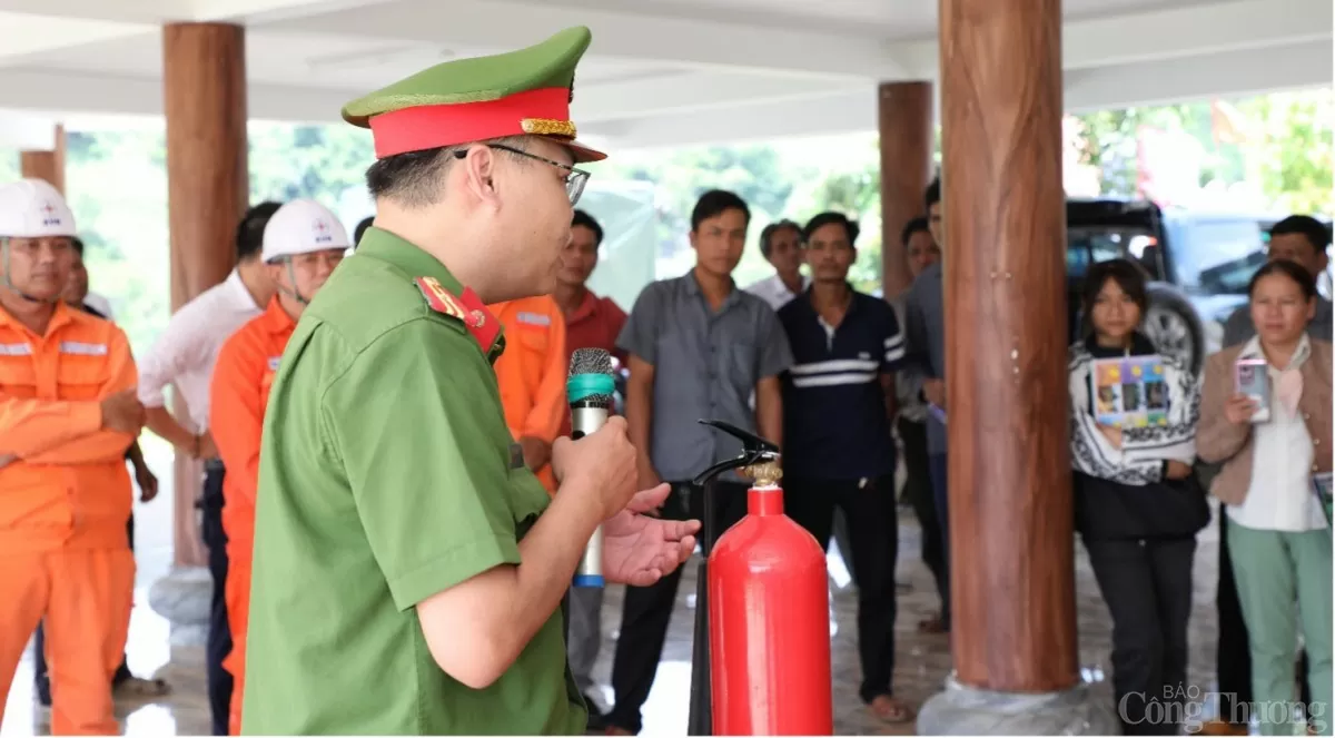Hướng dẫn người dân cách sử dụng thiết bị phòng cháy chữa cháy