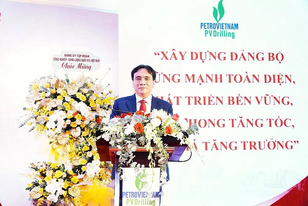 Đồng chí Nguyễn Xuân Cường - Ủy viên BCH Đảng bộ Petrovietnam, Bí thư Đảng ủy, Tổng Giám đốc PV Drilling trình bày dự thảo Báo cáo chính trị (Ảnh PVD) Đồng chí Nguyễn Xuân Cường - Ủy viên BCH Đảng bộ Petrovietnam, Bí thư Đảng ủy, Tổng Giám đốc PV Drilling trình bày dự thảo Báo cáo chính trị (Ảnh PVD)