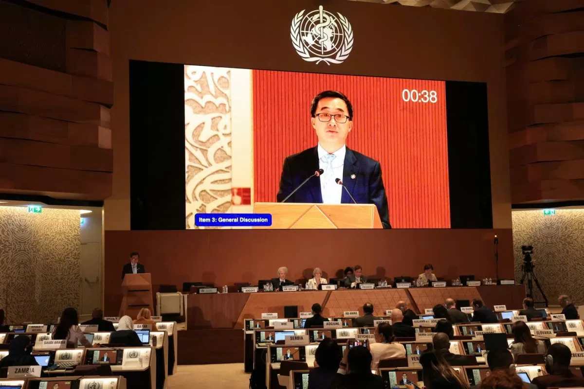 Thứ trưởng Bộ Y tế Trần Văn Thuấn phát biểu tại phiên họp. Thứ trưởng Bộ Y tế Trần Văn Thuấn phát biểu tại phiên họp.