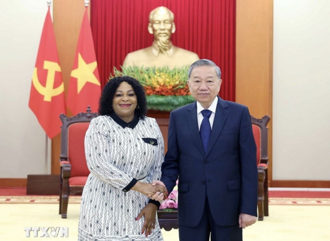 General Secretary To Lam received First Deputy Secretary General of South Africa's ruling African National Congress (ANC), Nomvula Mokonyane. Photo: VNA