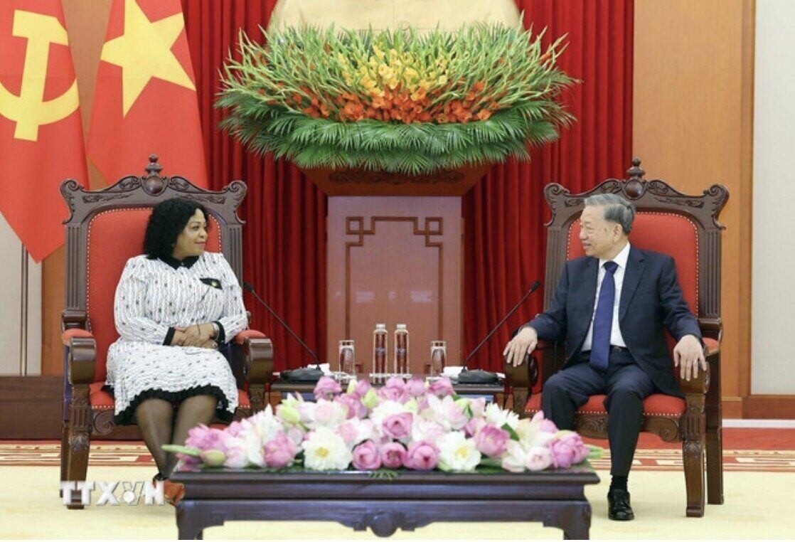 General Secretary To Lam received First Deputy Secretary General of South Africa's ruling African National Congress (ANC), Nomvula Mokonyane. Photo: VNA