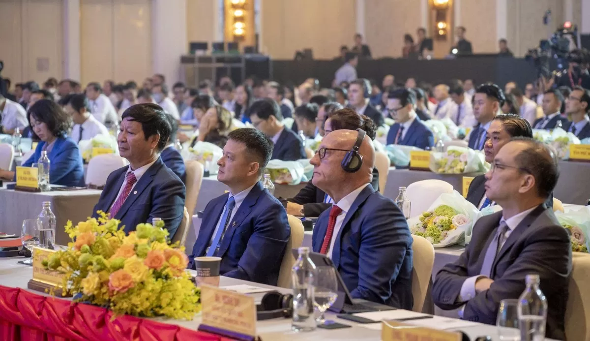 Đại diện các DN, nhà đầu tư trong nước và quốc tế tham dự hội nghị.