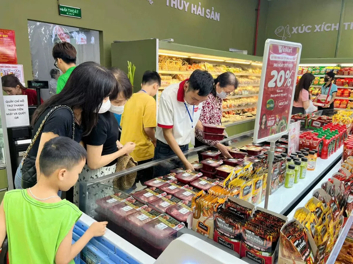 Người tiêu dùng chọn mua thịt ủ mát MEATDeli tại hệ thống siêu thị WinMart/ WinMart+ Người tiêu dùng chọn mua thịt ủ mát MEATDeli tại hệ thống siêu thị WinMart/ WinMart+