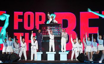 Bộ đôi Secret Garden háo hức cho đêm diễn đầu tiên tại Hà Nội