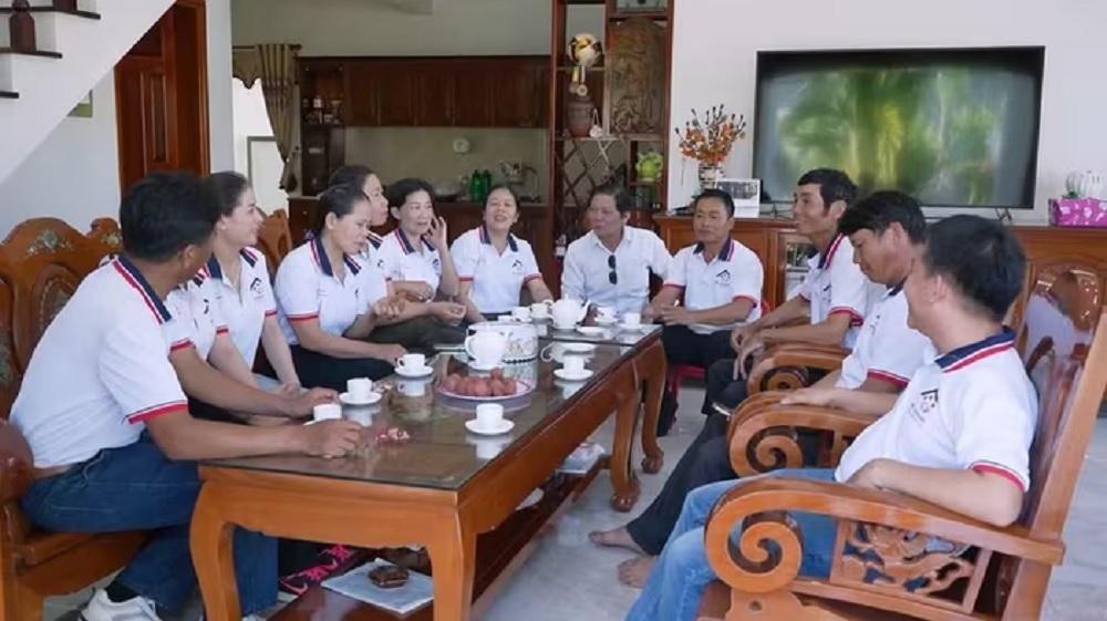 Một buổi sinh hoạt của các thành viên Câu lạc bộ Gia đình văn hóa thôn Mỹ Khánh. 2