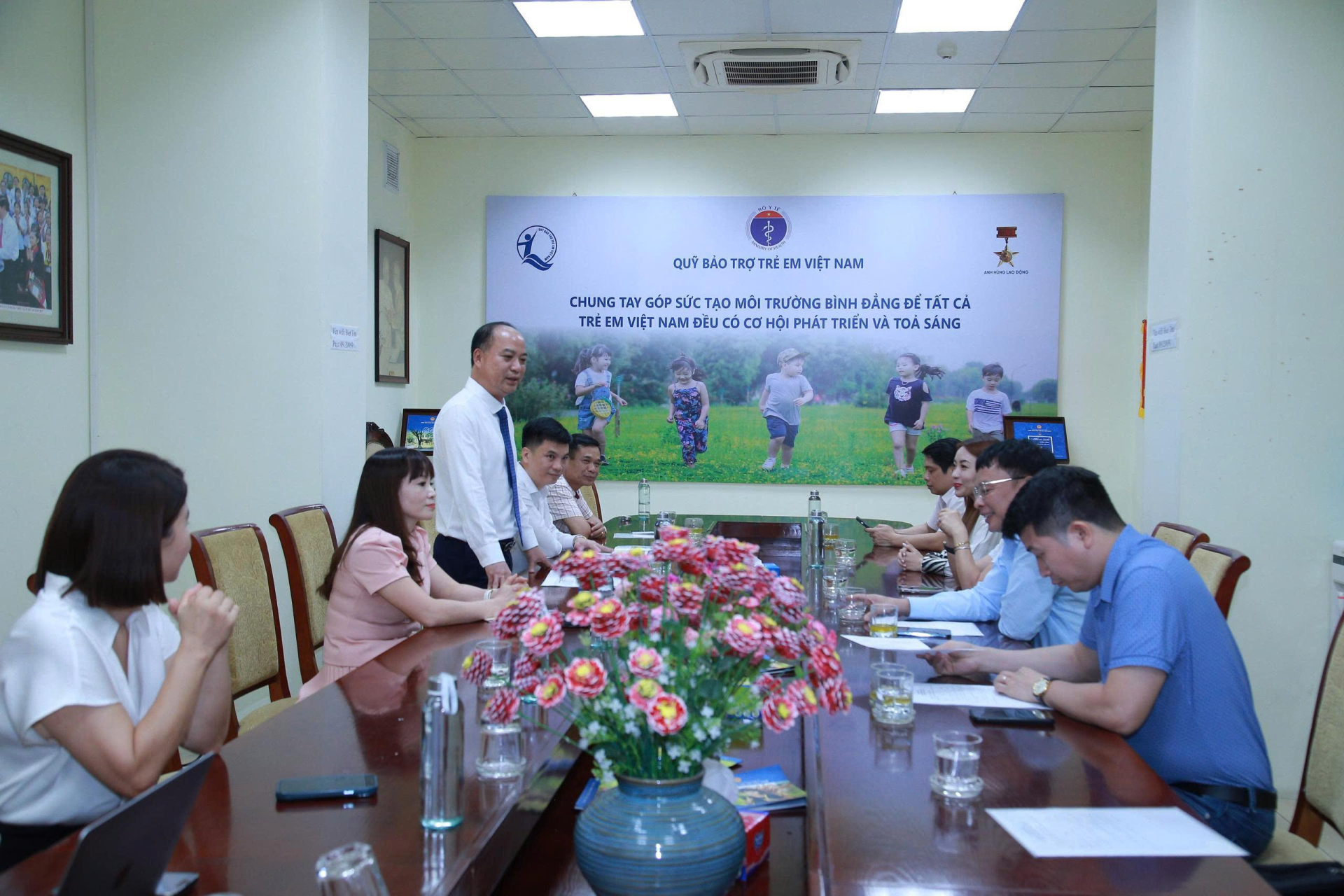 Các đại biểu dự buổi lễ. A2