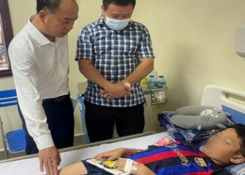 Quỹ Bảo trợ trẻ em Việt Nam thăm hỏi, động viên trẻ em gặp nạn trong vụ lật tàu tại Vịnh Hạ Long