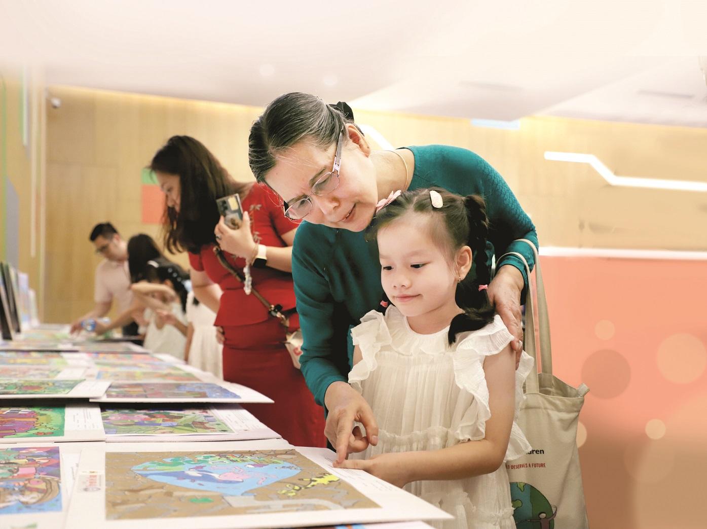 Bà Nguyễn Thị Thanh Hòa - nguyên Ủy viên Ban Chấp hành Trung ương Đảng, nguyên Chủ tịch Hội Liên hiệp Phụ nữ Việt Nam, Chủ tịch Hội BVQTEVN cùng các em nhỏ tại Lễ trao giải cuộc thi Ngôi nhà mơ ước 2025. Bà Nguyễn Thị Thanh Hòa - nguyên Ủy viên Ban Chấp hành Trung ương Đảng, nguyên Chủ tịch Hội Liên hiệp Phụ nữ Việt Nam, Chủ tịch Hội BVQTEVN cùng các em nhỏ tại Lễ trao giải cuộc thi Ngôi nhà mơ ước 2025.