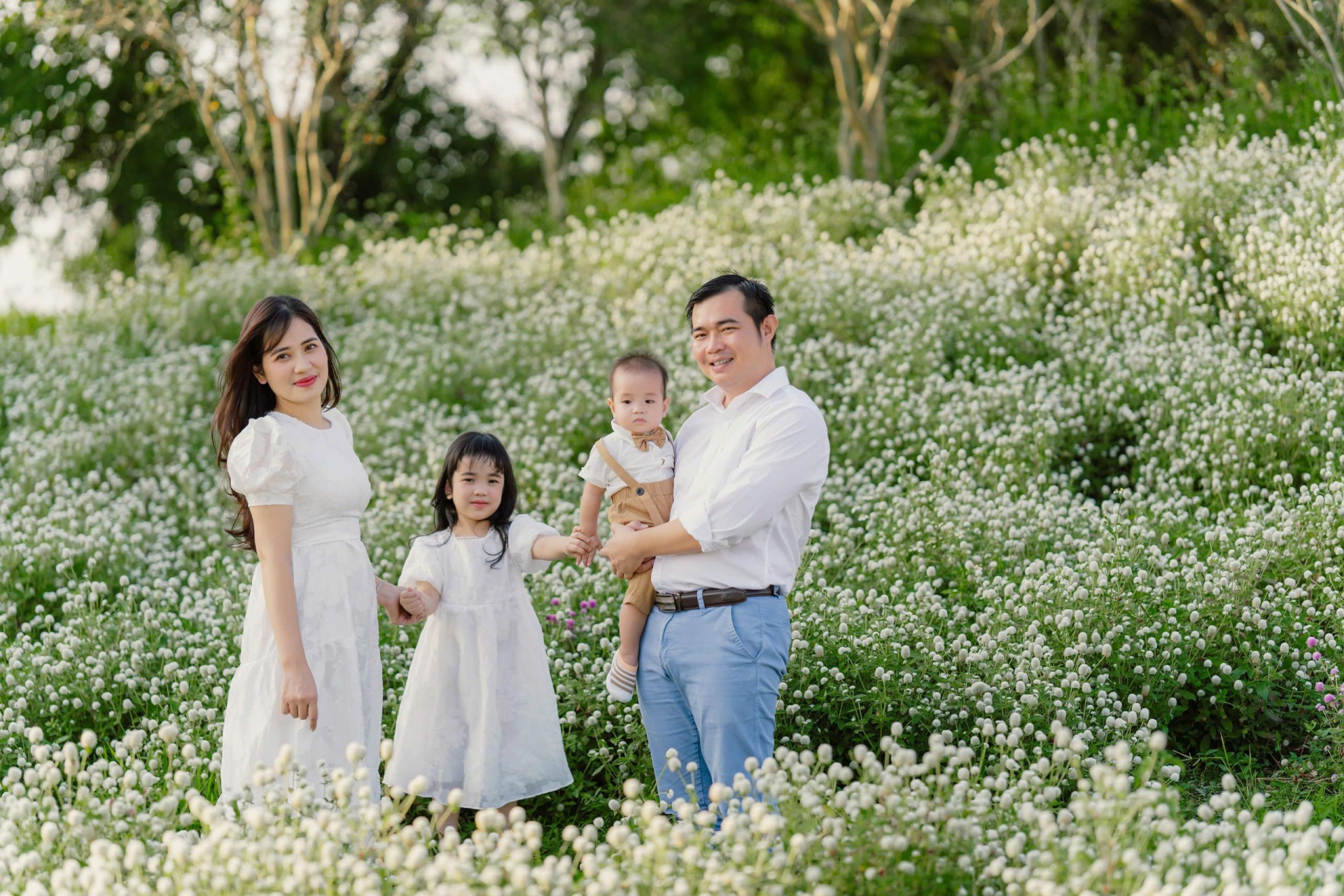 Tình yêu thương, sự ấm áp của cha mẹ là nền tảng quan trọng giúp trẻ trưởng thành. 2. Tình yêu thương, sự ấm áp của cha mẹ là nền tảng quan trọng giúp trẻ trưởng thành.