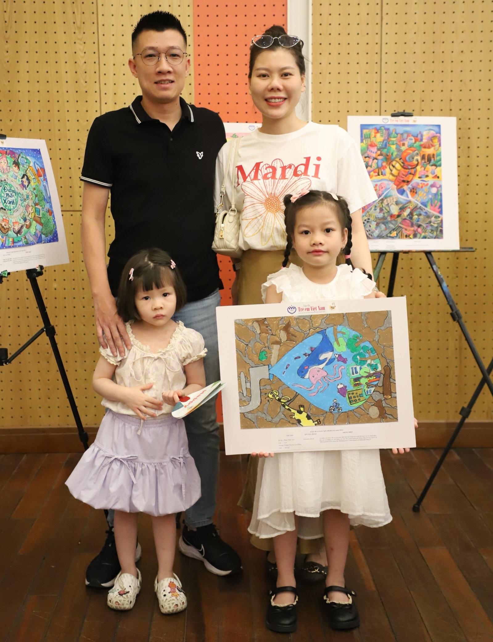 Sự đồng hành của cha mẹ là nền tảng để trẻ phát triển toàn diện. Sự đồng hành của cha mẹ là nền tảng để trẻ phát triển toàn diện.