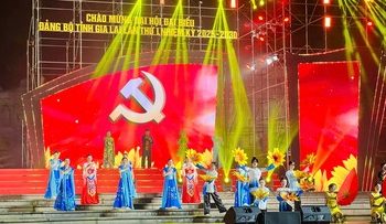 Ca sĩ Đức Phúc nhận bằng khen của Thủ tướng Chính phủ