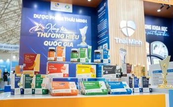 ROX Tower rực rỡ cờ hoa, lan tỏa tinh thần tự hào Việt Nam