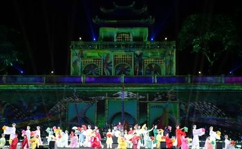 Hai NSND Xuân Bắc, Tự Long khuấy động phiên đấu giá gây quỹ ủng hộ vùng lũ