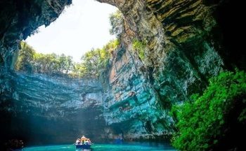 Chân dung tân Hoa hậu Quý bà Siêu quốc gia 2025 – Nguyễn Thị Huyên