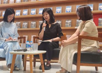 Nữ văn sĩ Hàn Quốc chia sẻ điều phía sau tác phẩm với độc giả Việt