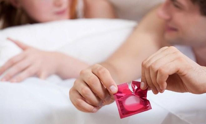 Bao cao su không chỉ giúp trẻ tránh mang thai ngoài ý muốn mà còn bảo vệ bản thân các em khỏi các bệnh lây truyền qua đường tình dục. 20210708thenaolatinhducantoan1