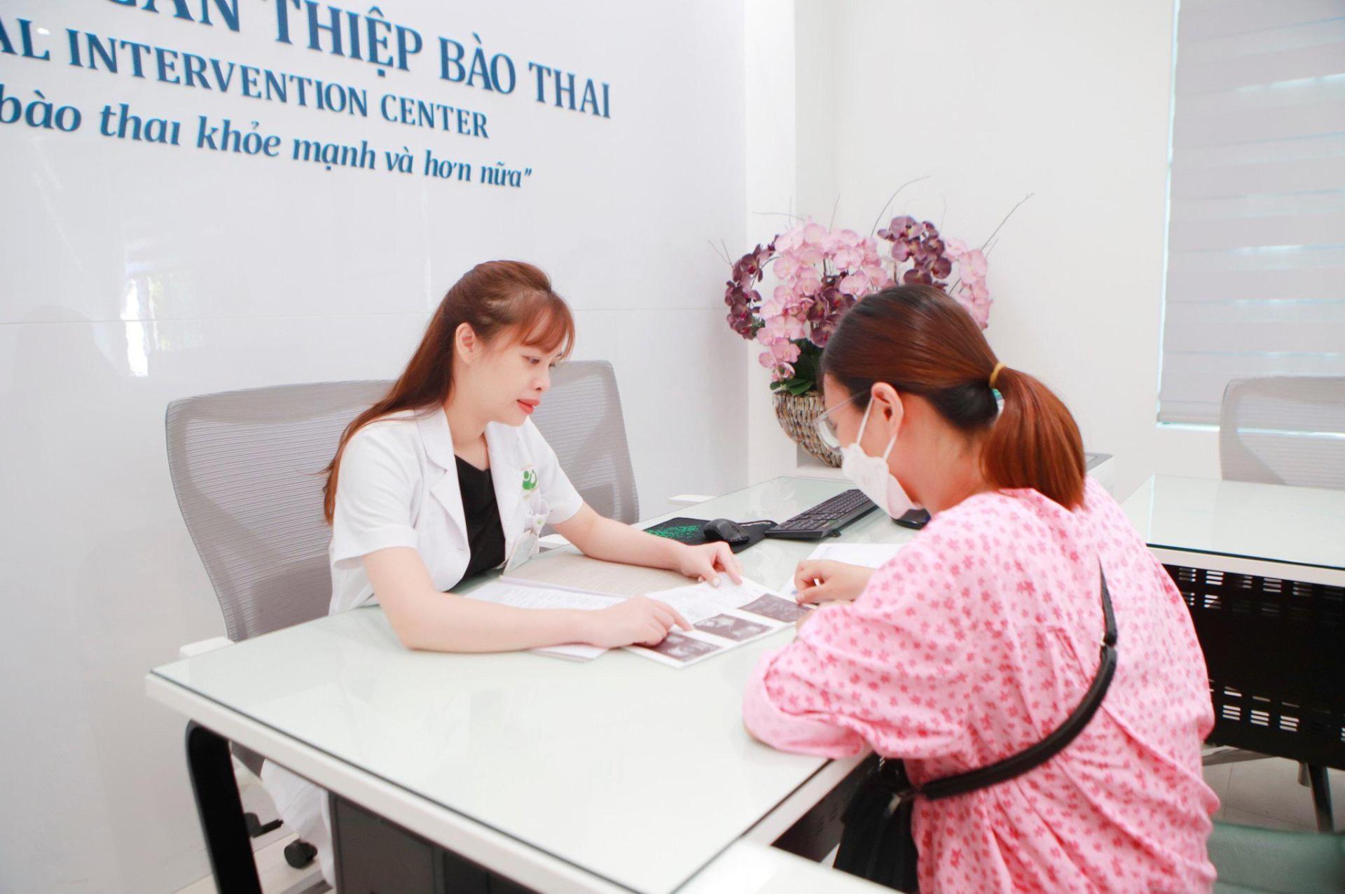 Theo TS Phan Thị Huyền Thương, khám tiền hôn nhân không chỉ đơn thuần là kiểm tra sức khỏe, mà còn là biểu hiện của trách nhiệm – với chính bản thân, với người bạn đời và với những đứa trẻ trong tương lai. 6756cb97b5bda