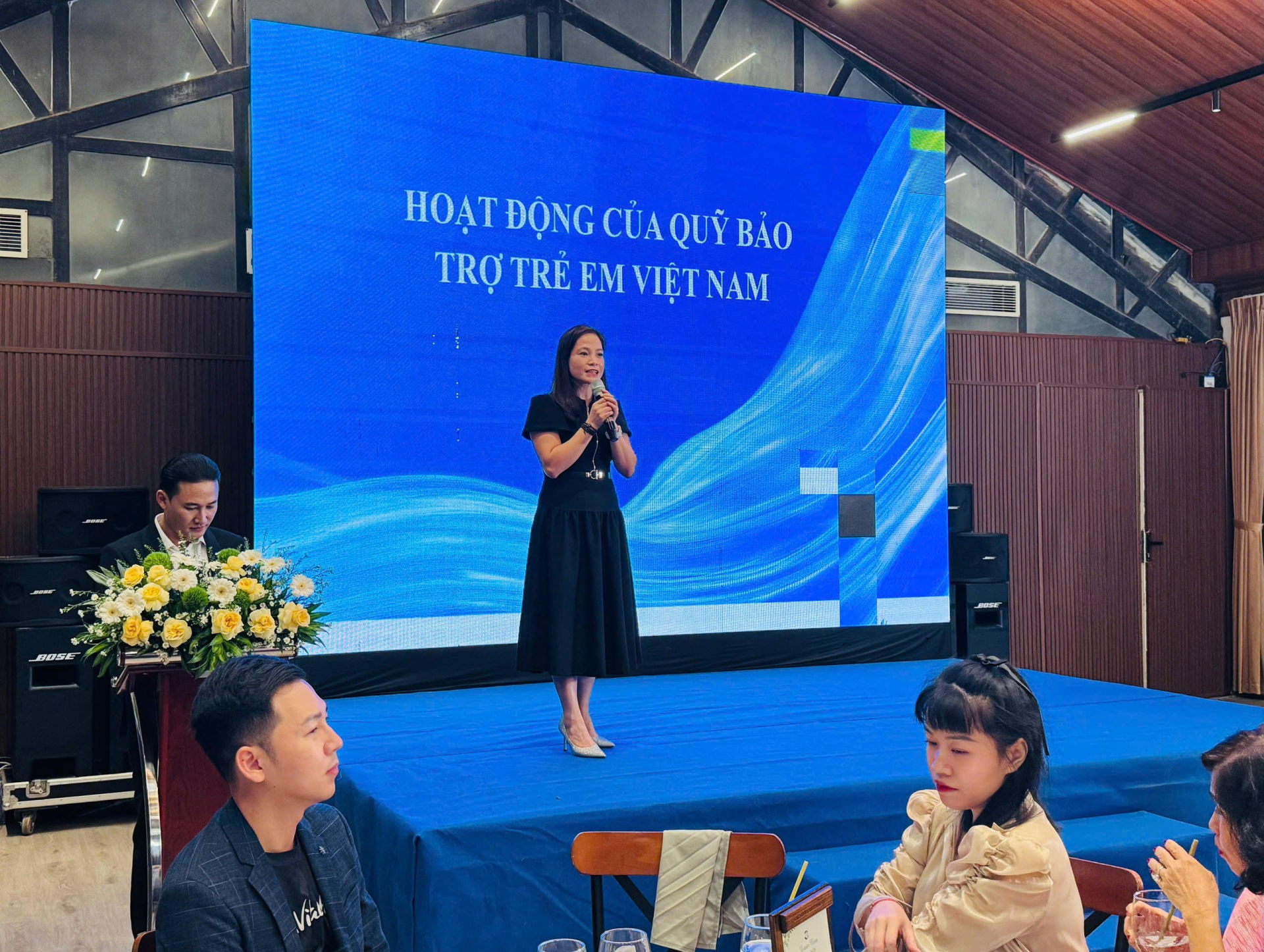 Bà Nguyễn Thị Hiền - Phó Giám đốc Quỹ Bảo trợ trẻ em Việt Nam báo cáo kết quả hoạt động của Quỹ năm 2025. A3