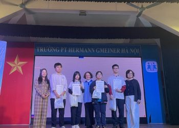 Trao giấy chứng nhận và quà tặng cho trẻ em tham gia “Sáng kiến trẻ em” 2025