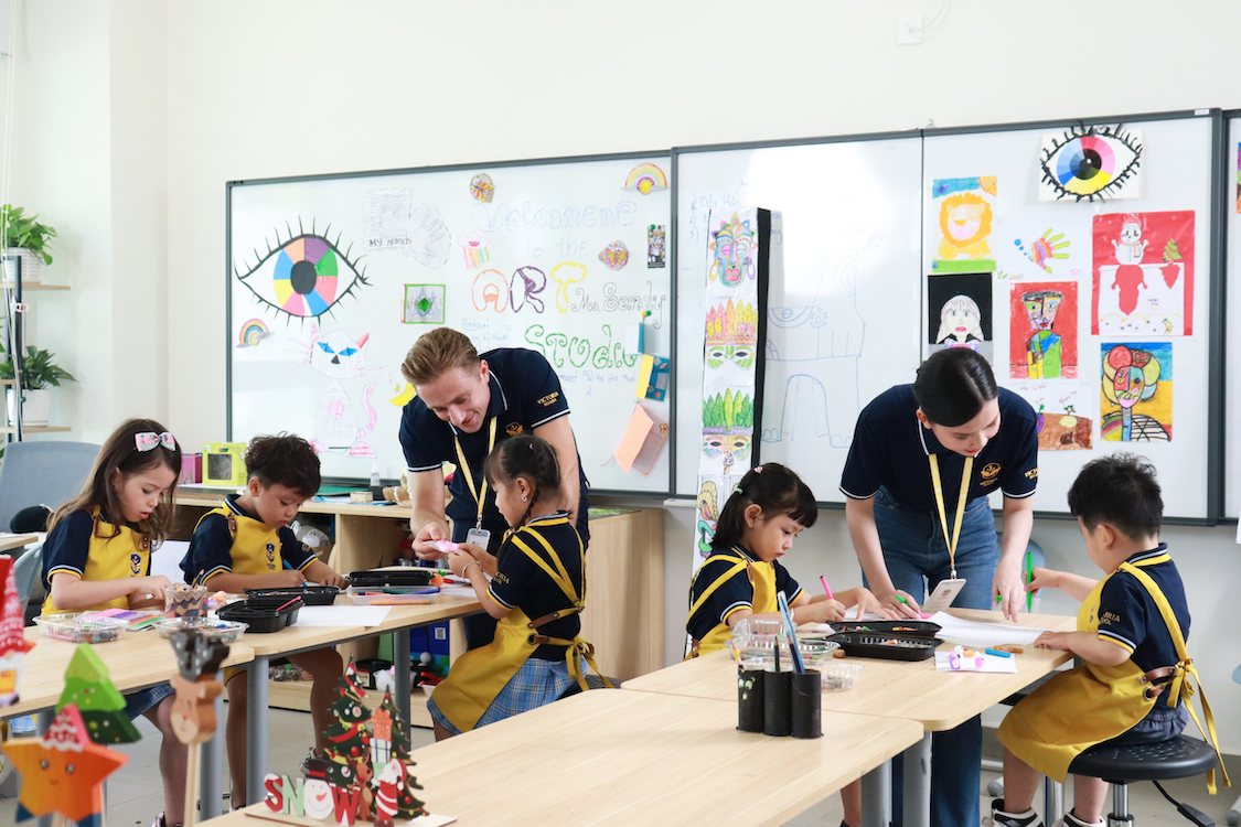 Học sinh Victoria School được tiếp cận và rèn luyện SEL mỗi ngày 1 cách tự nhiên, tích hợp trực tiếp vào lớp học Hinh 2