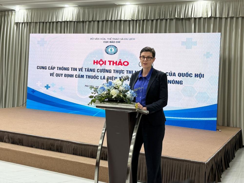 Bà Angela Pratt, Trưởng đại diện WHO tại Việt Nam phát biểu tại hội thảo. IMG_8457