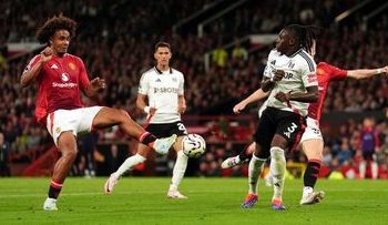 “Gà trống’ bay cao, Man City gục ngã ngay trên sân nhà