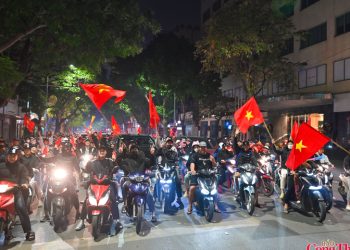 Người dân đổ ra đường ăn mừng bóng đá nam Việt Nam vô địch SEA Games